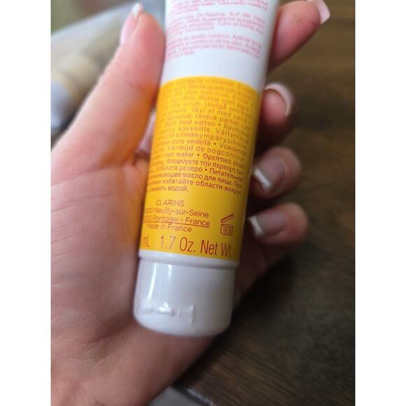 Comfort Scrub by Clarins for Women - 1.7 oz Scrub - Picture 11 of 16